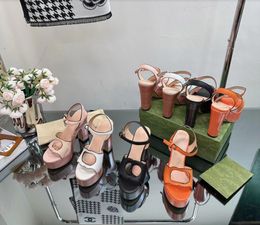 Nieuwe populaire waterdichte platformserie met Europese stijl, topdesignerontwerp, dikke hakken, executive schoenen Luxe designer formele schoenen fabrieksschoeisel