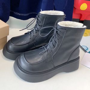 Nouvelles bottes populaires d'hiver pour femmes Bottes classiques Mode Simple Chaleur extérieure Chaussures polyvalentes avec fourrure Confortable à l'intérieur Célèbre designer Botte courte