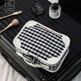 Nueva bolsa de almacenamiento de viaje de lavado impermeable interna de maquillaje de gran capacidad con rejilla de ajedrez estilo INS portátil y minimalista 899667