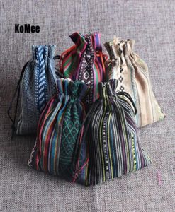 Nouvelles pochettes 50pcs multi-couleurs Stripe Tribal Tribe Trawstring bijoux Sacs-cadeaux Coton Coton Tissu chinois Style ethnique 9x13CM52673446747620