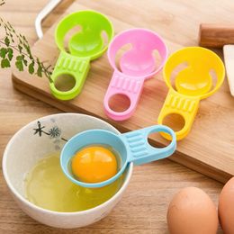Nouveaux outils de cuisine pratiques, diviseurs d'œufs couleur bonbon/Mini séparateur blanc en plastique TLY035