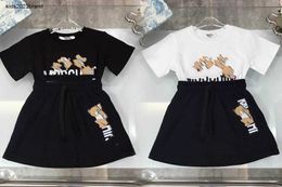 New Princess Dress Girls Traje de verano Sumites para niños Tamaño de ropa de bebé 100-150 cm Camiseta de estampado de letras de oso de muñeca y falda 24 abril