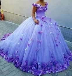 2021 Princesse Lavande Hors Épaule Quinceanera Robes 3D Rose Fleurs Appliques Puffy Robe De Bal Doux 16 Anniversaire Robe De Fête De Bal
