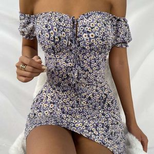 Nuevo estilo de estampado, Falda corta adelgazante para desplazamientos con margaritas florales, vestido con tirantes para mujer 9161