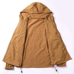 Nuevo producto 2024 Set encapuchado, atuendo de pareja, protección solar de piel al aire libre de verano ultra delgada, chaqueta de protección solar a las mujeres a prueba de viento, para hombres y pareja