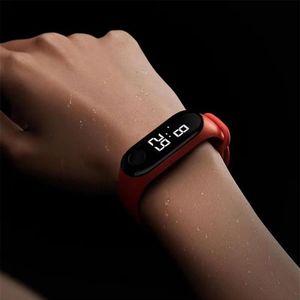 Montre-Bracelet unisexe pour hommes et femmes, nouveau produit, sport décontracté, LED, capteur lumineux électronique, horloge étanche, Gif2128