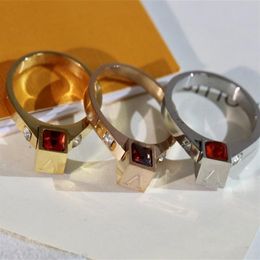 Novos produtos anel de gema azul rubi incrustado anel nobre e elegante para mulher alta qualidade moda jóias fornecimento2575