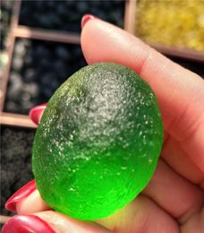 Nouveaux produits naturels tchèques Moldavite Green Aérolites apotropaiques Crystal Reiki guérison Énergie de pierre le long de la pierre précieuse météorolite3015785