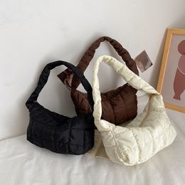 Petits sacs de soirée à bandoulière simple de couleur Pure pour femmes, sac à aisselles Design de Niche INS, sens Senior, nouvelle collection 2022