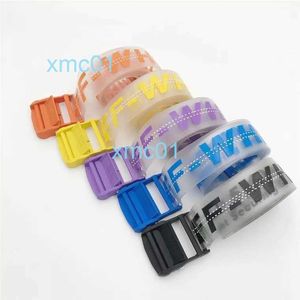 Nouveau PVC Gale douce et respectueuse de l'environnement transparent transparent en trois dimensions lettres de ceinture polyvalente pour hommes et femmes