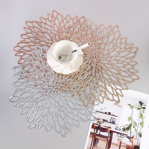 Nieuwe PVC Placemats Set Silver Gold Metallic voor eettafel Holle Coasters Pads Bowl Mats Vinyl Leaf Eetting Table Decor