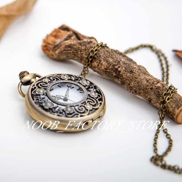 Reloj de bolsillo de cuarzo nuevo, collar grande de bronce hueco con flor de ciruelo, suéter Retro, cadena con tapa, reloj de bolsillo de moda