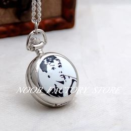 Nouveau Quartz Vintage Collier De Mode Montre Chandail Chaîne En Acier Inoxydable Couleur Petites Montres De Poche Hepburn Collier Montre De Poche Cadeau Montre