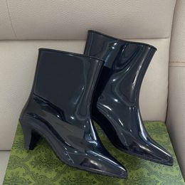 Nuevas botas de lluvia Diseñador para mujer Botas de tobillo impermeables de goma Botas de tacones de moda en blanco y negro con caja 510