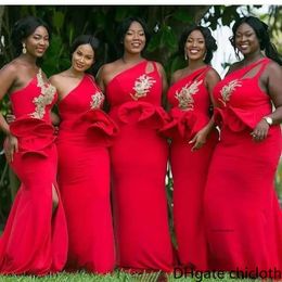 Nuevos vestidos africanos de la sirena roja de un hombro africanos apliques de la cintura con cuentas de dama de honor de dama de dama de dama grande.