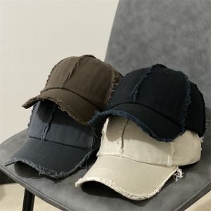 Nieuwe retro Old Ripped Peaked Cap Wild Soft Top Unisex Outdoor Persoonlijkheid Verstelbare achterzijde gesp hiphop vaste kleuren vrachtwagenchauffeur kan een honkbaldop paar zonnepaarsen dragen