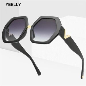 Nouveau Losange Mode Dames Lunettes De Soleil Personnalité V Lettre Shopping Lunettes PC Lentille Anti-éblouissement Lunettes 1669 Grand Cadre Extérieur1325p