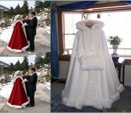 Nieuwe romantisch echt beeld Hooded Bruidal cape ivoor Wit Lange bruiloft Cloaks Faux Fur voor Winter Wedding Bridal Wraps Bridal Cloak P8989148