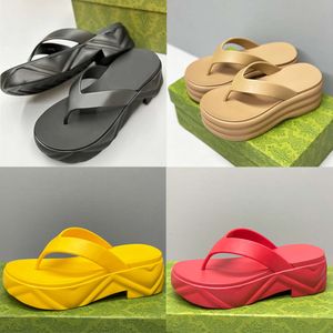 Nieuwe rubberen slippers Dames Thong Sandalen strandplatform Flip Flops Designer Slides Summer Cool Soft Slipper Outdoor schoenen met doos 554
