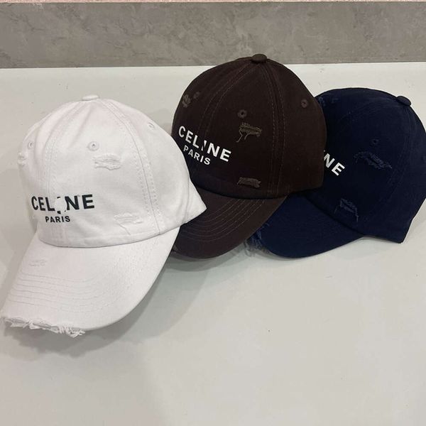 Nouveau caoutchouc petit parfumé capote Baseball pour les femmes automne Style trou cassé large Eaf lettre Couple langue de canard chapeau mode