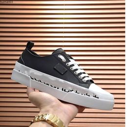 New Runaway Chaussures Casual Top Sneaker Designer Modèle à carreaux Plate-forme Classique Daim Cuir Sports Skateboarding Chaussures Hommes Femmes Baskets 34-45 hm03130