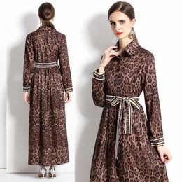 Léopard Imprimer Vintage Femme Maxi Robe Designer Robe 2023 Mode À Manches Longues Revers Slim Vacances Arc Ceinturé Ruché Robes Ajustées Printemps Automne Runway Party Robes