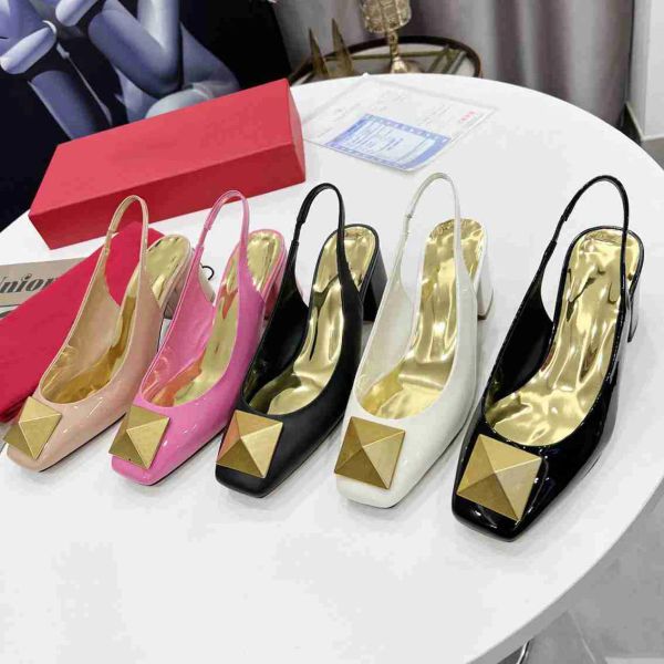 Designer sandales de luxe en cuir hauts hauts populaires femmes métalle boucle sandales en cuir marque