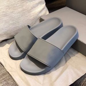 Nouvelles sandales Designers Piscine Oreiller Coucher de soleil Plat Confort Mules Rembourrées Sangle Avant Pantoufles À La Mode Facile à porter