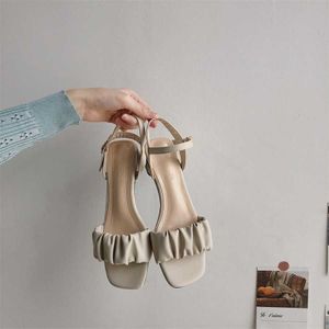 Nouvelles sandales pour femmes tête carrée plissée Style fée chaussures élégantes sandales talons tongs 240228