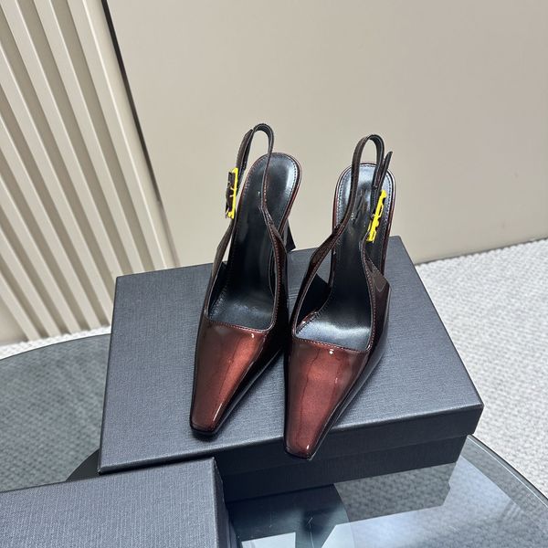 Nouvelles sandales à talons hauts Luxurv Designer Chaussures Talons Robe en cuir verni Classiques Bout carré Femmes 10,5 cm Talons Noir Doré Or Bas de mariage avec boîte de qualité supérieure