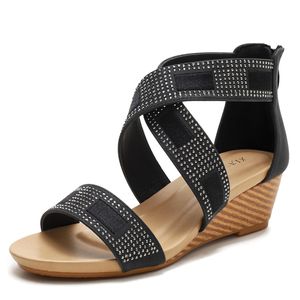 Nouvelles sandales glissantes Slippers Chaussures pour femmes glissez à l'extérieur chaussures d'été talons chaussures fille 2024 pantoufles Sport Taille 36-42