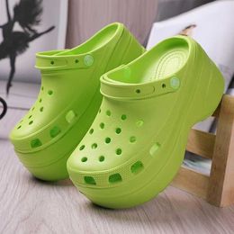 Nieuwe sandalen zomer dames croc clogs platform tuinschoenhoogte toenemende slippers slippen voor meisje strandschoenen mode dame dia's 220526