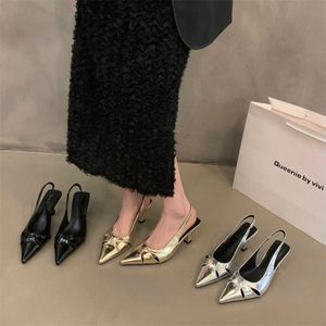 Nouveaux talons de sandales Style français célébrité noir talon haut femmes sandales à talons aiguilles chaussures pour femmes été pointu argent unique 240228