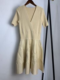 Nouveau sandro beige tricot en V-colmes