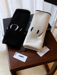 Nouvelle écharpe noir et blanc classique lettre écharpe châle écharpe en cachemire grande marque