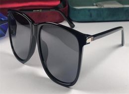 Nouvelles lunettes de soleil créatrices de mode Sell 0017 Cadre carré Caractéristiques du matériau de carte populaire de qualité supérieure UV400 Protection E2592254