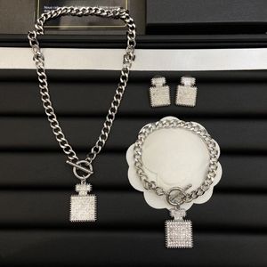 Nieuwe set lange letter volledige diamanten ketting meisje stijl oorbellen sieraden vrouwen modearmband