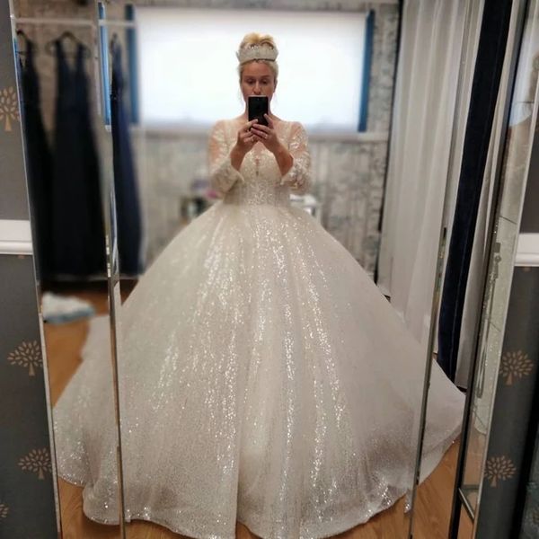 Nuevo vestido de novia con lentejuelas brillantes y sexy Vestidos de novia de manga larga Hasta el suelo Una línea Sin respaldo Lentejuelas personalizadas Vestido de novia blanco