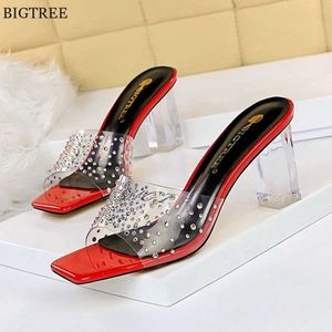 Nouveau Sexy Cristal Transparent PVC Femmes Diapositives Noir Rouge Blanc Chaussures En Cuir Verni Bout Ouvert Talon Haut Dames Mariée Sippers Party 230424