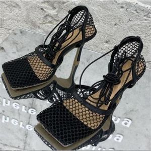 Nieuwe Sexy Mesh Pumps Sandalen Vrouwelijke Vierkante Neus Hoge Hak Lace Up Cross Gebonden Stiletto Holle Jurk Schoenen plus maat 35-43