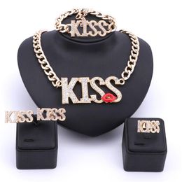 Nieuwe Sexy Vrouwen Accessoires Goud Verzilverd Kristallen Sieraden Sets Kus Lippenstift Grote Brief Hanger Ketting Armband Oorbel Ring282f