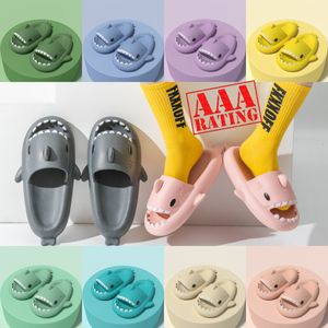 Nouveau shampooing sentiment requin pantoufles pour hommes EVA à semelles légères couple sandales drôle dessin animé intérieur plage pantoufles 36-45