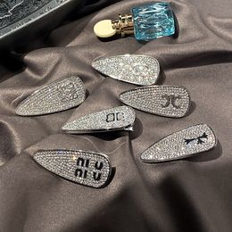 Nieuwe Glanzende Diamanten Letter Haarspeldjes Mode Stijl Meisje Haar Sieraden Hoge Kwaliteit Nieuwe Liefde Cadeau Haarspeldjes Met Correct Logo Franse Boutique Haarspeld