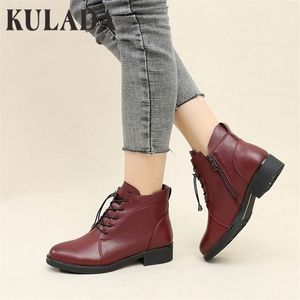 Nuevos zapatos para mujer Botas de tobillo de estilo europeo Pisos Punta redonda Botas de banda elástica negra Zapatos de mujer de cuero de PU con felpa corta 201103