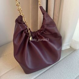 Nuevo diseñador de compras Gold Single Bag Single Bolse Gran España Moda Femenina Cadena Totos de hombro Bolsos de luna de hombro Capacidad de cuero Capacidad 2023 Pi53