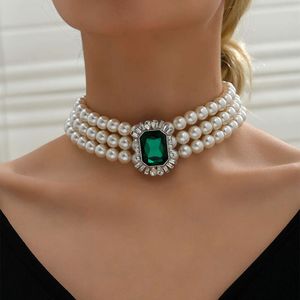 Nuevo collar de perlas en capas de diamante cuadrado corto, cadena verde de tres capas elegante y a la moda