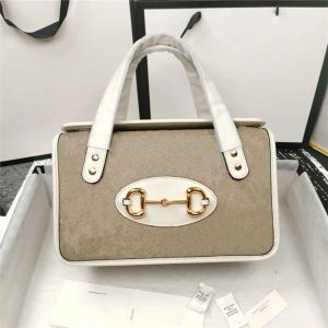 Neue Umhängetaschen Handtaschen Hochwertige Umhängetasche Herzförmige Dekoration Plane Nylontasche Großhandel Einkaufstasche Tragetaschen TASCHEN