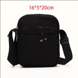 Nuevos bolsos de hombro de los mejores vendedores Hombres Crossbody Bag Cashons Casual Small Man Messenger Messenger Purse Male Boys Business Bolsas Bolsas