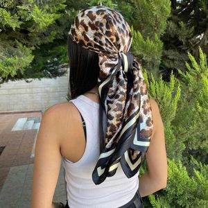 Nouvelle écharpe et enveloppement en soie pour marque de créateur foulard cou tête/foulards pour cheveux Bandana mouchoir 90X90 CM foulard J240106