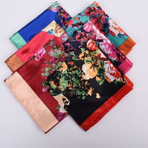 NOUVEAU Foulards En Soie Femmes Fleurs Impression 90 * 90 cm Créateur De Mode Grand Carré Foulard Doux Satin Châle Foulard Tête / Écharpe De Cheveux